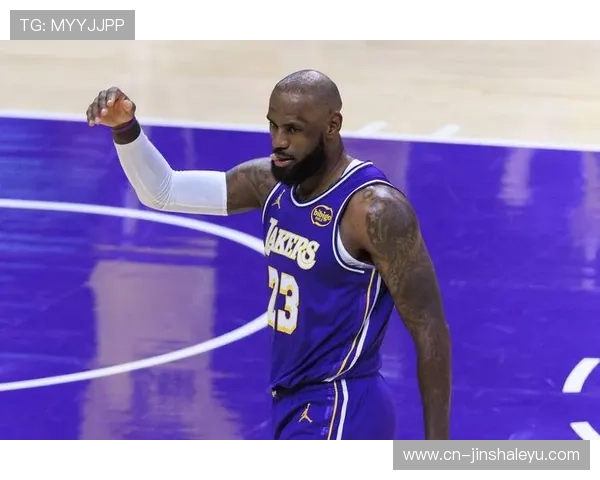 湖人队连胜势头强劲 詹姆斯关键表现引领球队冲刺季后赛